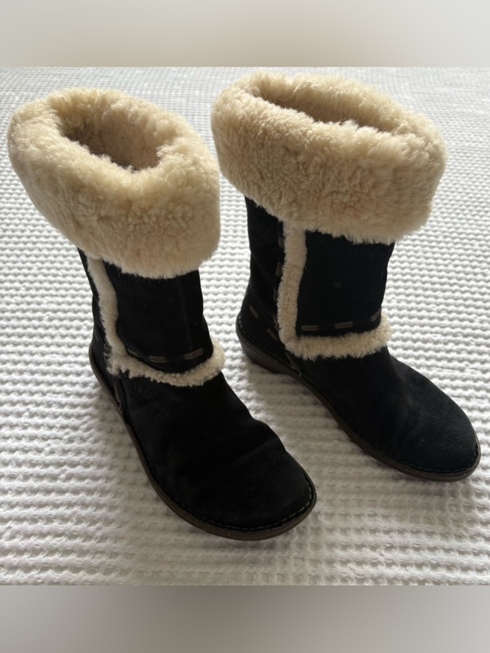 UGG Australia Elijo Black Sheepskin Whipstitch Boots - Women's Size 7 - #5674
